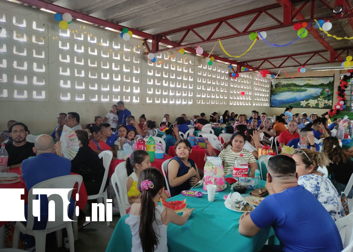 Foto: Familias se reencuentran en el sistema penitenciario de Granada/TN8