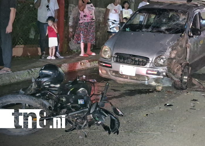 Foto: Motociclista impacta taxi en Bluefields y queda herido/TN8