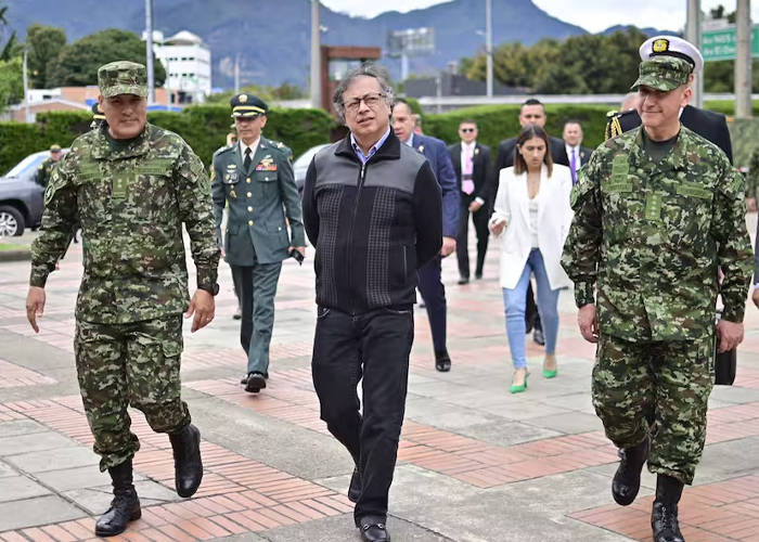 Foto: Presidente Petro ajusta mando militar / Cortesía