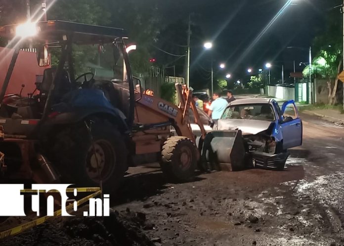 Foto: Tres jóvenes gravemente heridos tras chocar en Managua/TN8 Foto: Tres jóvenes gravemente heridos tras chocar en Managua/TN8
