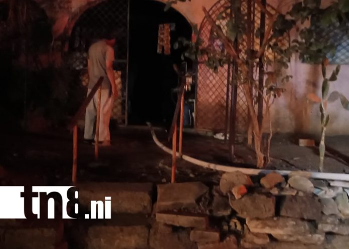 Foto: Incendio arrasa vivienda en Managua y deja animales fallecidos/TN8