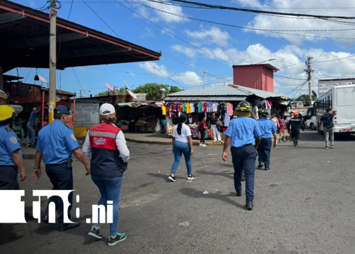 Foto: Bomberos refuerzan seguridad en mercados /TN8
