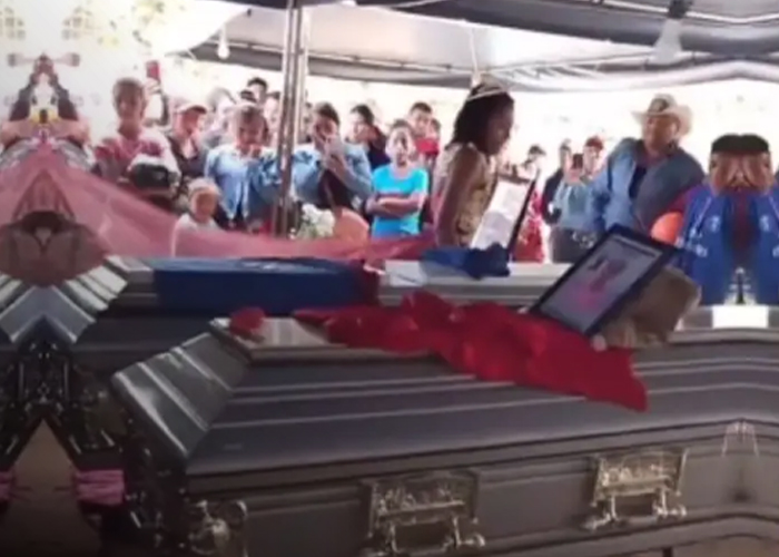 Foto: Quinceañera despide a sus padres /cortesía 