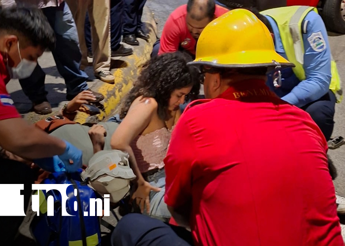 Foto: Pareja de motociclistas sobrevive de milagro tras fuerte accidente en Managua/TN8