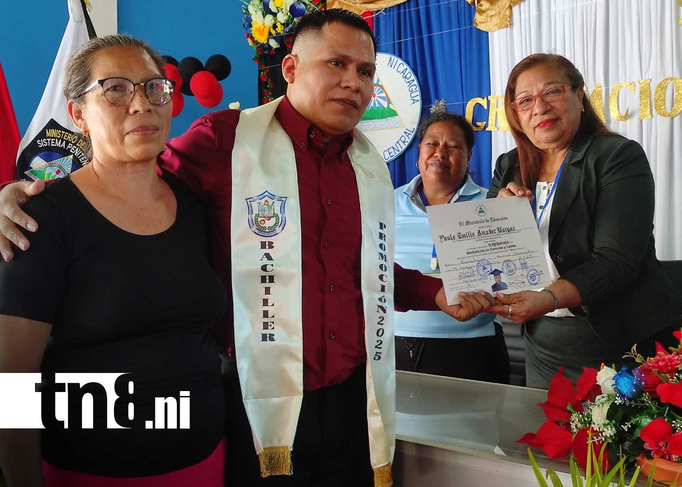 Foto: 41 presos se gradúan de secundaria en Granada/TN8