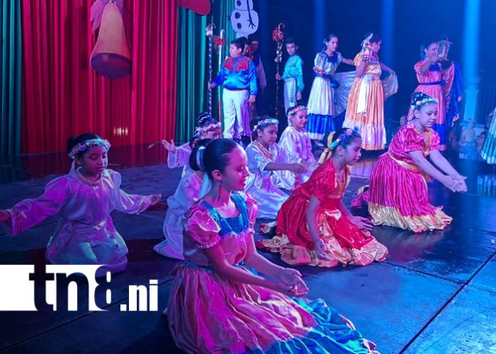 Foto: Marimba y ballet folclórico protagonizan carnaval navideño en Granada/TN8