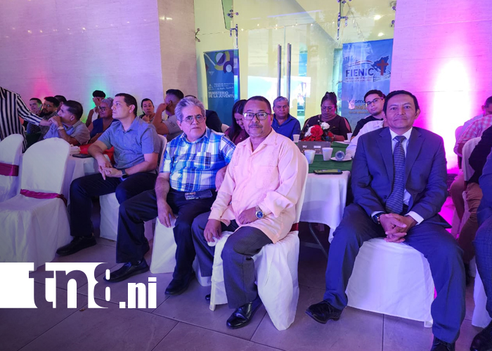 Foto: MINJUVE y FIENIC celebran el talento y liderazgo juvenil en gran Cena de Fin de Año/TN8