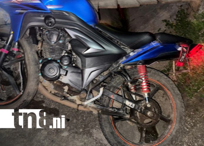 Foto: Motocicleta impacta contra cuneta en Jalapa/TN8