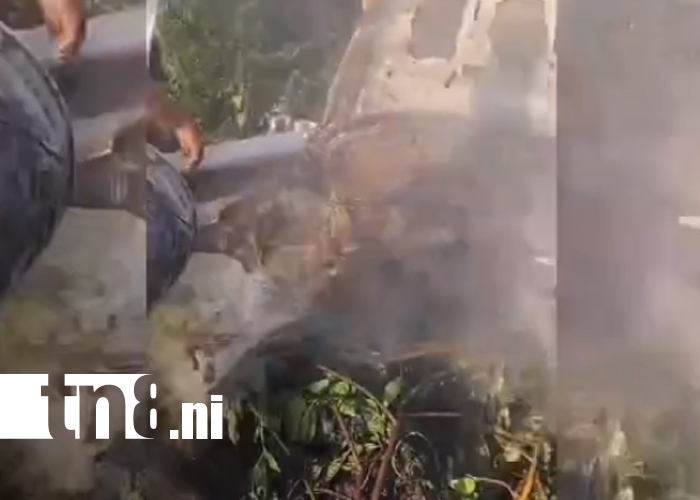 Foto: Incendio de vehículo genera tensión en la Carretera Vieja a León/TN8