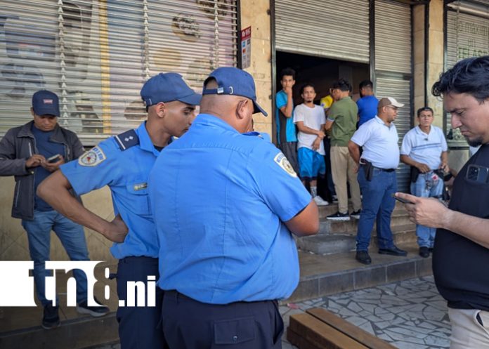 Foto: Colapso de segundo piso en Textiles Khatib genera alarma en el Mercado Oriental/TN8