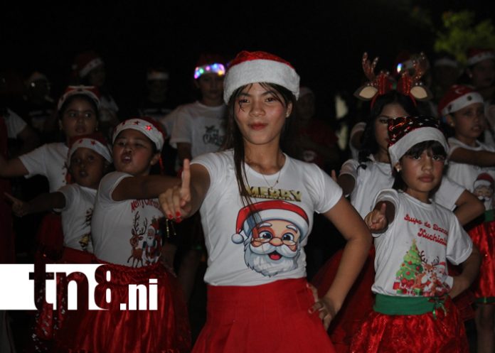 Foto: León vivió una fiesta de color y tradición con el Carnaval Navideño 2025/TN8