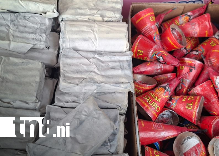 Foto: Comerciantes de pólvora con buenas expectativas para Nochebuena en Granada/TN8