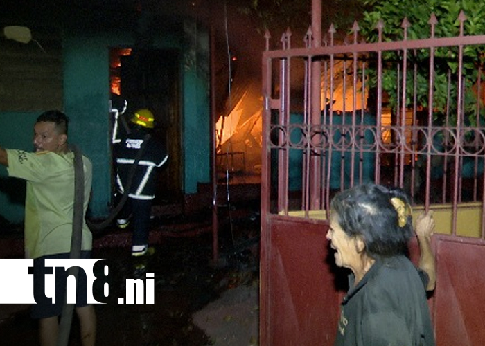 Foto: Incendio en Managua reduce a cenizas dos viviendas y deja una persona con quemaduras/TN8