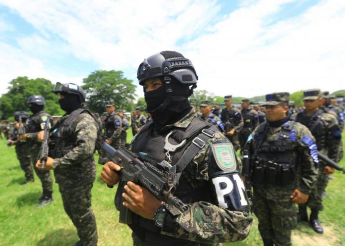 3 Foto: Denuncian intimidación militar en el escrutinio hondureño tras las elecciones / Cortesía