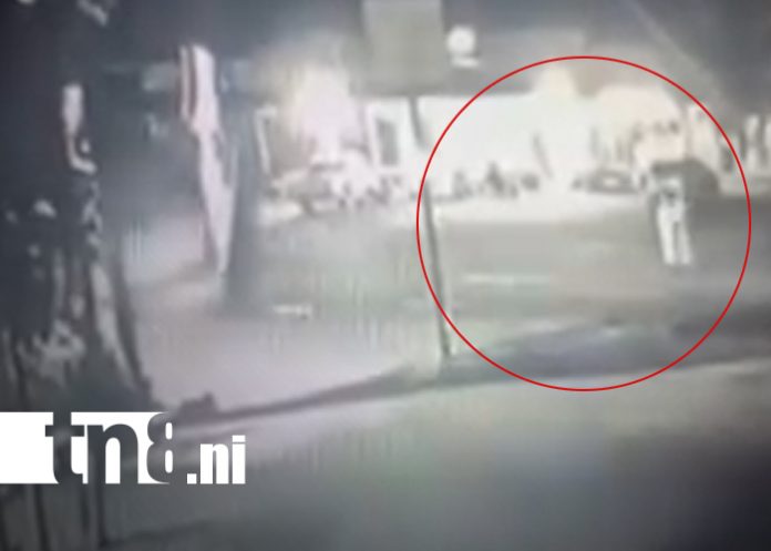 3 Foto: Revelan video de mortal atropello de madre e hija en la Carretera Sur / TN8