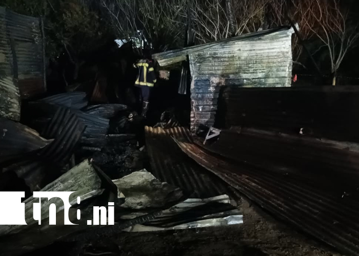 Foto: Tragedia en Las Jagüitas: incendio les arrebató su hogar en minutos/TN8