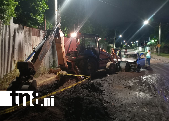 Foto: Tres jóvenes gravemente heridos tras chocar en Managua/TN8