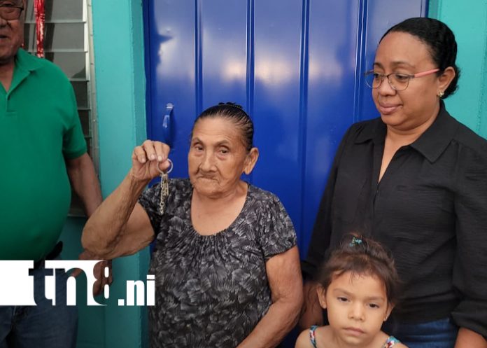 Foto: Ancianita de 92 años estrena vivienda digna en Nandaime/TN8