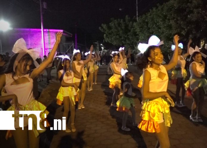 Foto: Carnaval de bandas rítmicas y comparsa en Nandaime recibiendo el mes de diciembre/TN8