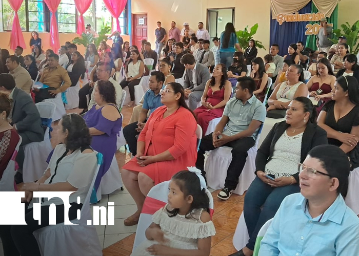 Foto: Graduados celebran con orgullo su logro académico en Matagalpa/TN8