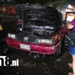 ¡Momentos de pánico! Vehículo toma fuego y pasajeros logran salir ilesos en Managua Foto: ¡Momentos de pánico! Vehículo toma fuego y pasajeros logran salir ilesos en Managua/TN8