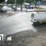 Motociclista sobrevive de milagro tras brutal choque en Managua (VIDEO) Foto: Accidente captado en video en Managua/ TN8