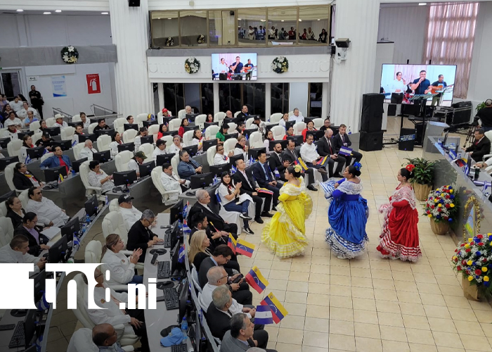 Foto: La Asamblea Nacional de Nicaragua honra a Bolívar/TN8