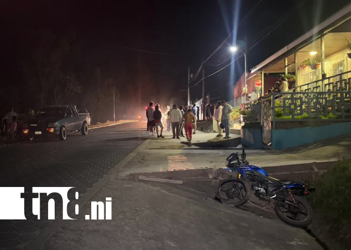 Foto: Motocicleta impacta contra cuneta en Jalapa/TN8