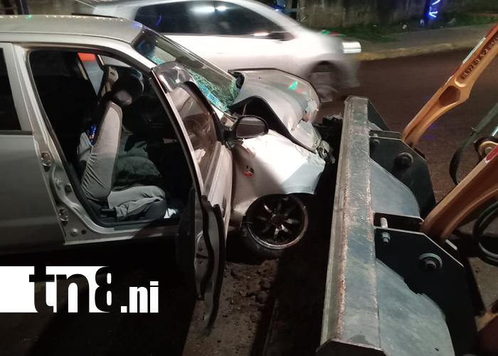 Foto: Tres jóvenes gravemente heridos tras chocar en Managua/TN8