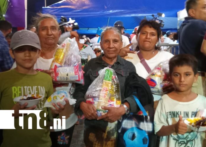 Foto: la Purísima acuática reparte alegría y ayote en miel/TN8