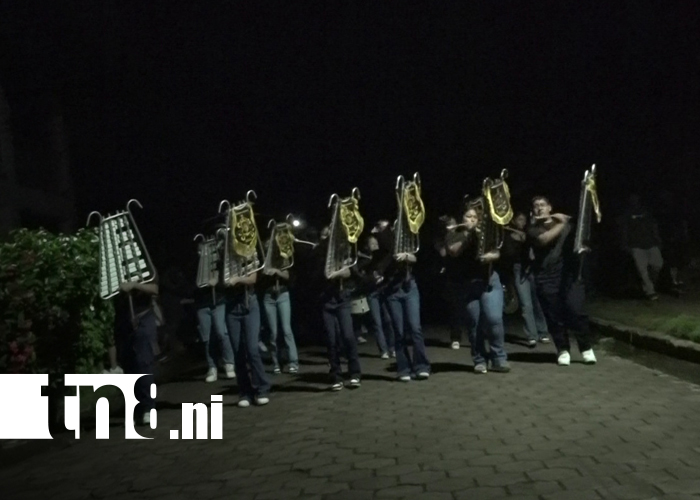 Foto: Carnaval de bandas rítmicas y comparsa en Nandaime recibiendo el mes de diciembre/TN8