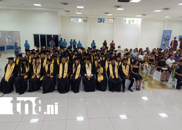 Foto: 449 técnicos se gradúan en el Manuel Olivaresa /TN8 Foto: 449 técnicos se gradúan en el Manuel Olivaresa /TN8