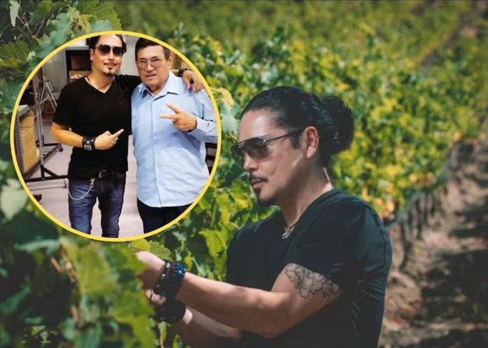Foto: Chris Pérez se despide de Abraham Quintanilla / Cortesía