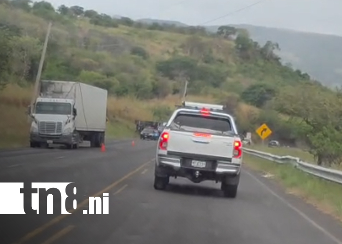 Foto: Furgón termina volcado en Cuesta El Coyol/ TN8