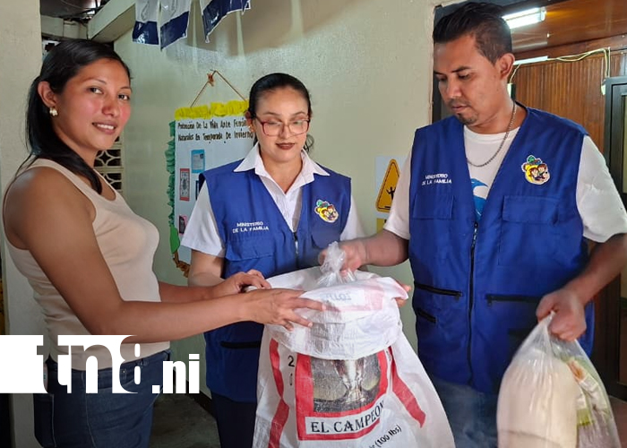 Foto: 214 madres reciben paquetes alimenticios del programa de Partos Múltiples en Granada/TN8