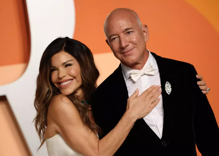 Foto: Lauren Sánchez y Jeff Bezos llevan el espacio a su jardín/ Cortesía