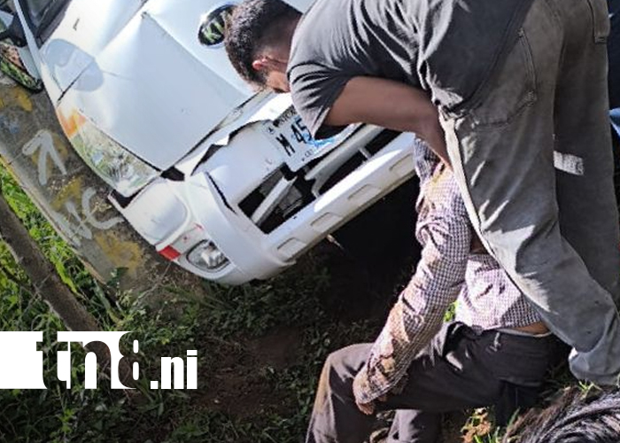 Foto: Camioncito golpea a hombre detenido en una vía de Tisma/ TN8