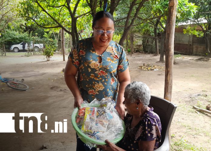 Foto: Nandaime honra a madres y padres de héroes y mártires/TN8