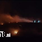 Foto: La Chureca arde sin tregua: incendio mantiene en vilo a decenas de familias/TN8