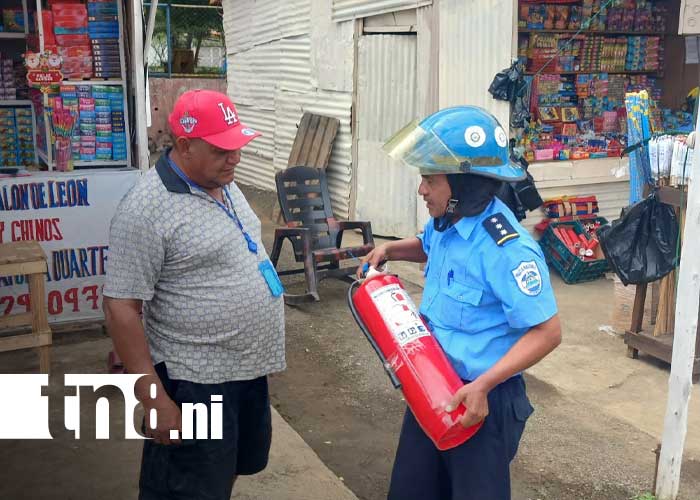 Foto: Inspección de bomberos en puestos de pólvora en Managua / TN8