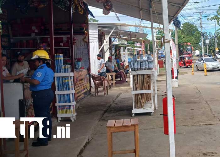 Foto: Inspección de bomberos en puestos de pólvora en Managua / TN8