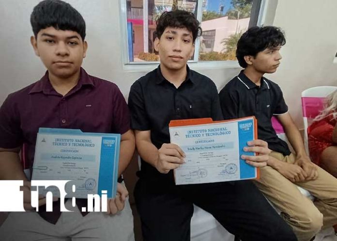 Foto: Aprendizaje del inglés desde centro tecnológicos de Nicaragua / TN8