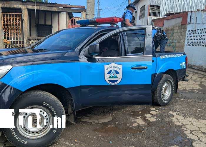 Foto: Joven bajo efectos alucinógenos sube al techo de una vivienda en Managua y se pone en riesgo / TN8