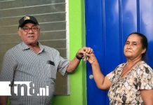 Familia de la comunidad La Barranca, en Nandaime, beneficiada con casa digna Foto: Nueva vivienda digna en La Barranca, Nandaime / TN8