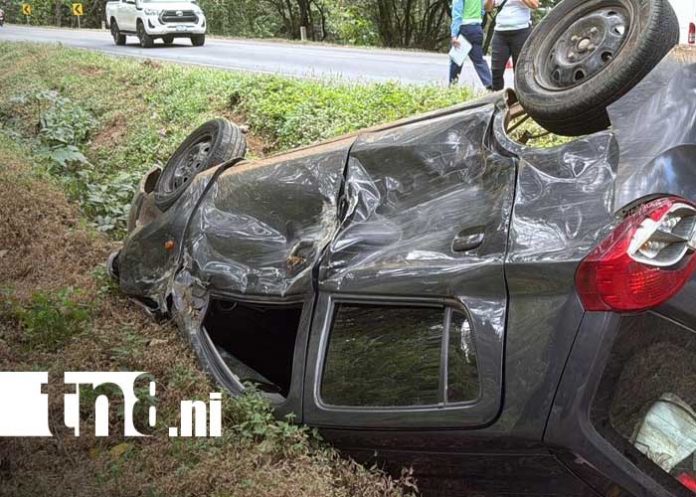 Foto: Accidente con vuelco de vehículo en Juigalpa / TN8