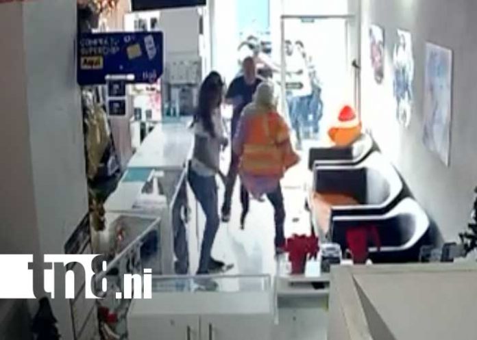 Foto: Violento asalto en tienda de celulares en Corinto, Chinandega / TN8
