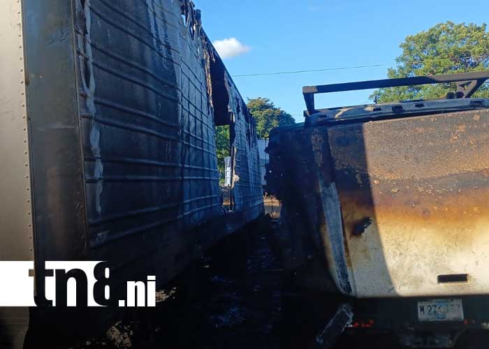 Foto: Incendio en un camión de Sabana Grande, Managua / TN8