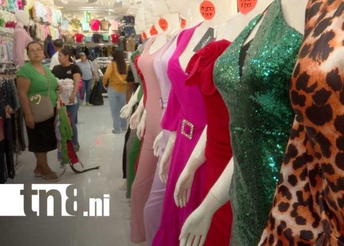 Foto: Comercio activado en el Mercado Oriental por fiestas de diciembre / TN8