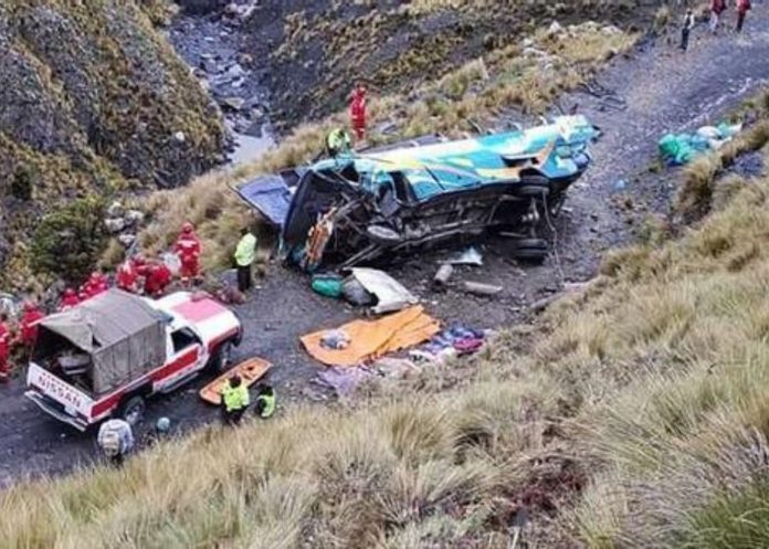 Foto: Víctimas de un terrible accidente en Los Yungas, Bolivia /Cortesía