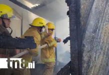 Incendio reduce a cenizas vivienda de madera en el barrio Camilo Segundo de Estelí Foto: Fuerte incendio en una vivienda de Estelí / TN8